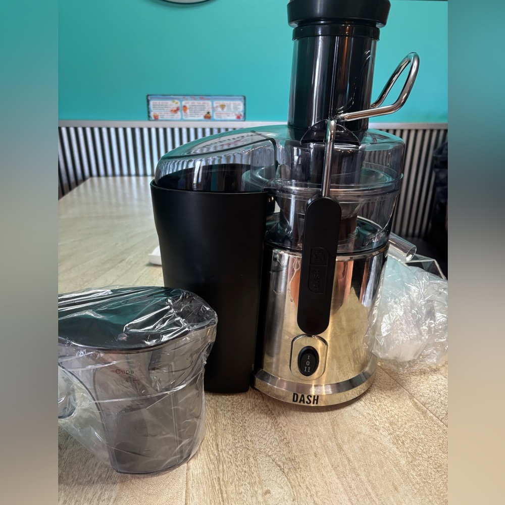 Dash Premium Juice Extractor - Picture 10 of 16